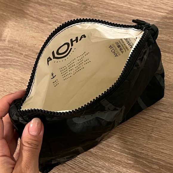 Aloha Collection Small Pouch - Picture 3 of 4